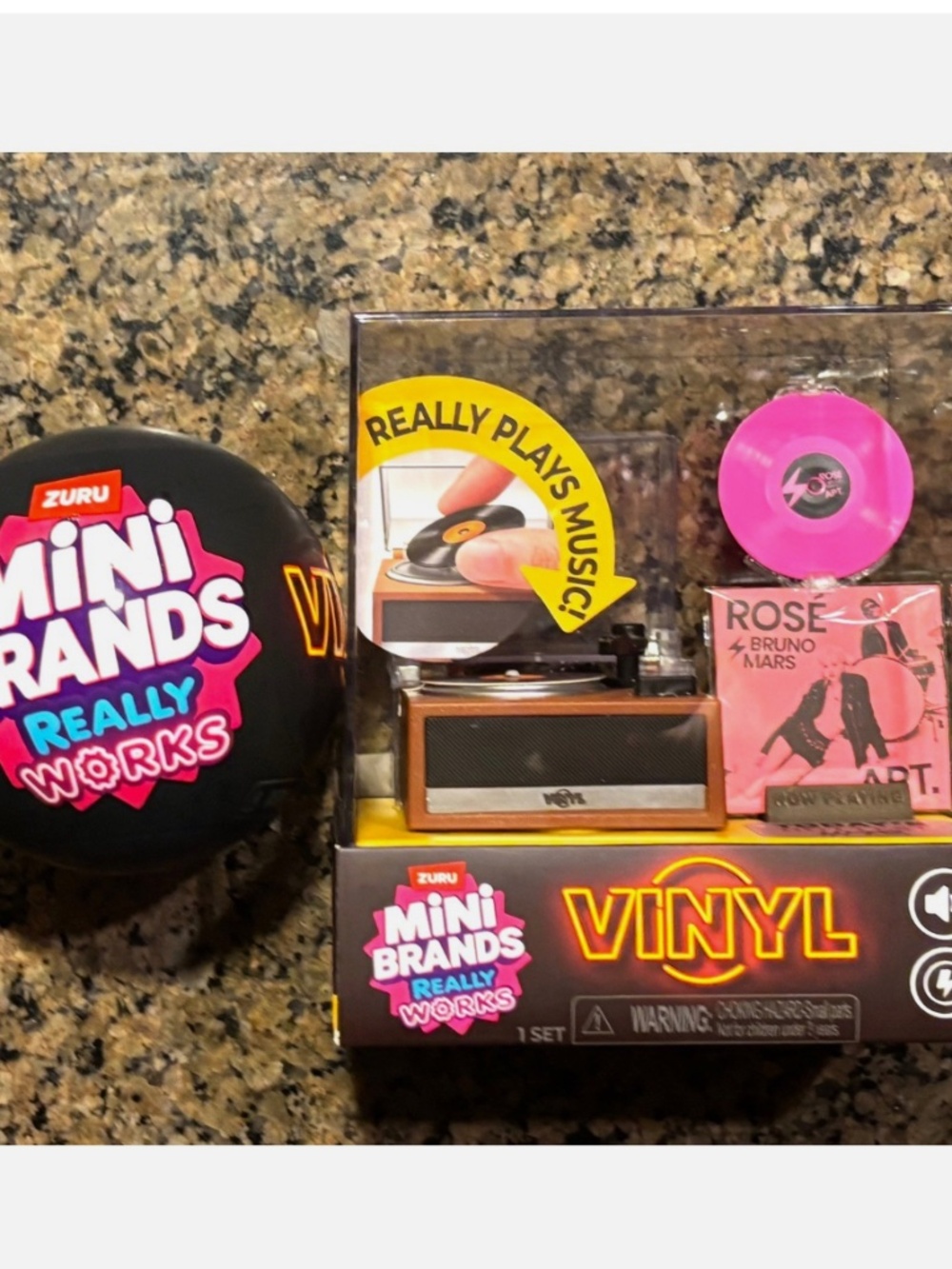 New Zuru Mini Brands Really Works Vinyl Record Player + One Capsule Set Toy